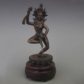 A FINE BRONZE VAJRAYOGINI STATUE