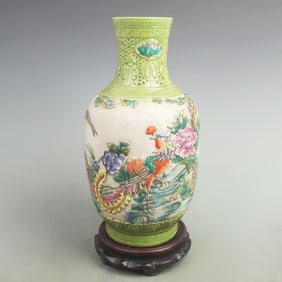 FAMILLE ROSE FLOWER AND BIRD PATTERN GUAN YIN STYLE BOTTLE