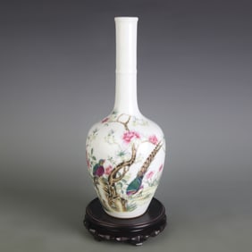 FAMILLE ROSE LONG-NECKED BIRD AND FLOWER PATTERN PORCELAIN VASE