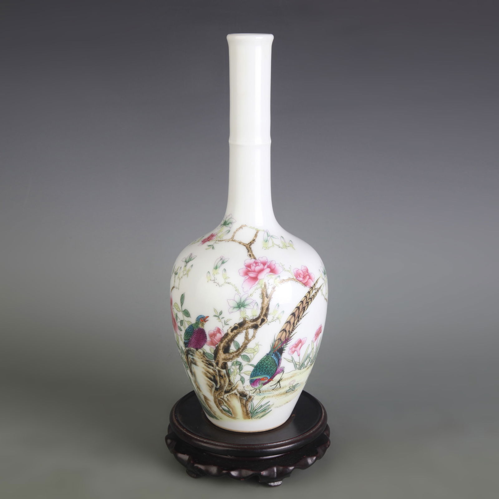 FAMILLE ROSE LONG-NECKED BIRD AND FLOWER PATTERN PORCELAIN VASE (1 of 5)