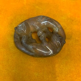 A FINE CRYSTAL MADE RUI SHOU PENDANT