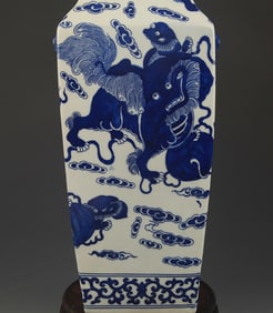 BLUE AND WHITE LION PLAYING PATTERN VASE