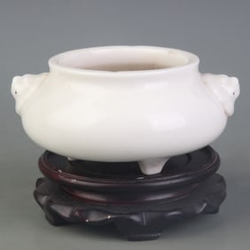 DEHUA PORCELAIN THREE FOOTED CENSER WITH ANIMAL EARS