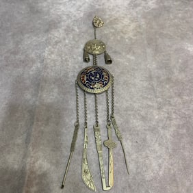 A FINE MAO YIN WHITE BRONZE AUSPICIOUS NECKLACE PENDANT