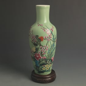 FAMILLE ROSE LIGHT GREEN FLOWER AND BIRD PATTERN PORCELAIN VASE