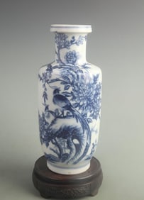 BLUE AND WHITE BIRD AND FLOWER PATTERN MALLET STYLE PORCELAIN VASE