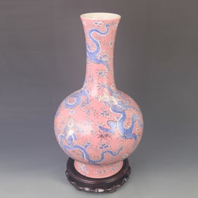 FAMILLE-ROSE LIGHT-PURPLE-GROUND DRAGON PATTERN PORCELAIN VASE