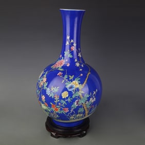 FAMILLE ROSE CELESTIAL GLOBE VASE WITH BLUE GROUND FLORAL DESIGN