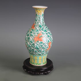 FAMILLE ROSE FISH AND ALGAE PATTERN PORCELAIN VASE