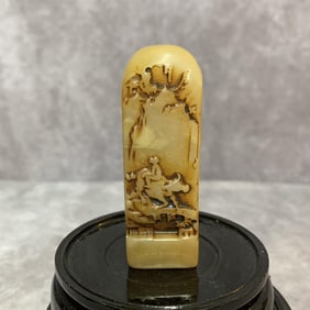 A FINELY CARVED SHOU SHAN STONE MADE SEAL