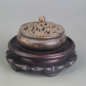 A FINE SMALL BRONZE INCENSE BURNER