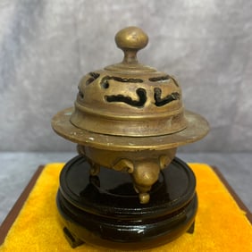 A FINE SMALL BRONZE INCENSER BURNER