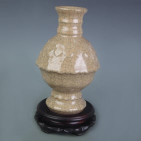 A FINE GE-KILN PORCELAIN VASE