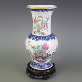FAMILLE ROSE FIGURE PATTERN FLOWER PORCELAIN VASE