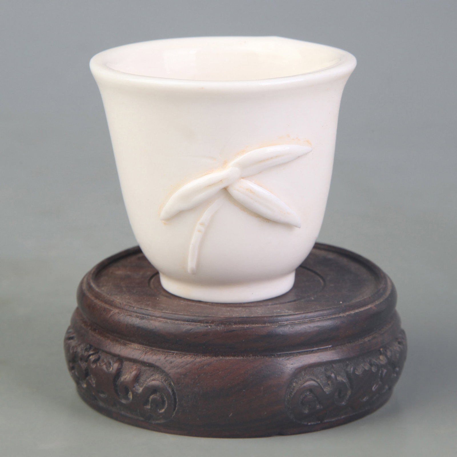 SMALL DE HUA KILN WHITE PORCELAIN BOWL: Qing Dynasty, Diameter: 2.3 inch; High: 2.1 inch