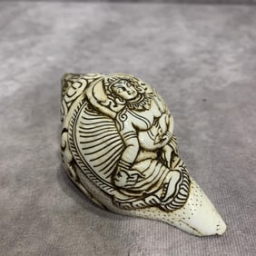 A FINELY CARVED TIBETAN BUDDHISM CONCH