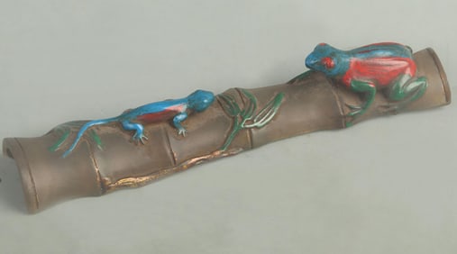 A FINE FROG FIGURE GLASS MADE PAPER WEIGHT