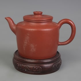 A FINE YI XING ZISHA TEAPOT