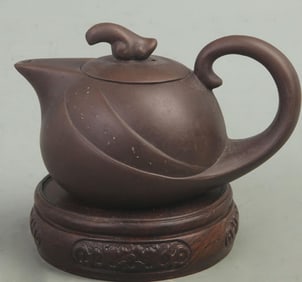 A FINELY CARVED ZI SHA TEAPOT