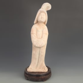 A FINE PAINTED POTTERY FEMALE FIGURINE