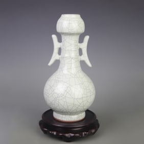 GE WARE VASE WITH DOUBLE HANDLES
