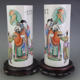 PAIR OF FAMILLE ROSE PORCELAIN HAT STANDS WITH FIGURE PATTERNS
