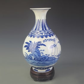 BLUE AND WHITE FINELY PAINTED YU HU CHUN BOTTLE