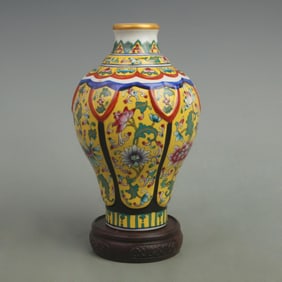 RARE FAMILLE ROSE YELLOW GROUND FLOWER PATTERN MEI STYLE BOTTLE