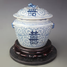 BLUE-AND-WHITE “DOUBLE HAPPINESS?? PATTERN PORCELAIN JAR WITH LID