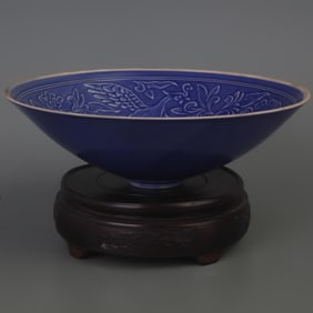 A DARK BLUE FLOWER PATTERN CARVING PORCELAIN PLATE