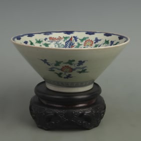 A FINE DOUCAI COLOR FLOWER PATTERN PORCELAIN BOWL