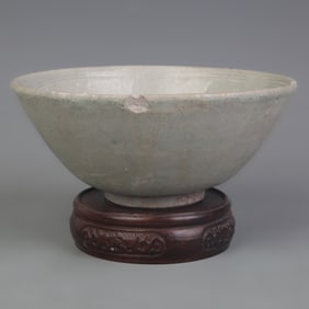 A FINE FLOWER PATTERN PORCELAIN BOWL