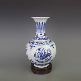 BLUE AND WHITE ANIMAL PATTERN PORCELAIN VASE