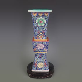 FAMILLE ROSE BLUE GROUND FLORAL PATTERN PORCELAIN VASE