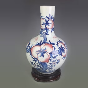 BLUE AND WHITE UNDERGLAZE RED PEACH PATTERN GLOBE VASE