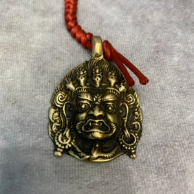 A FINE TIBETAN BUDDHIST INSTRUMENTS PENDANT