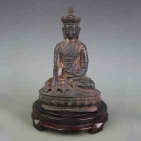 A FINE BRONZE GURU STATUE