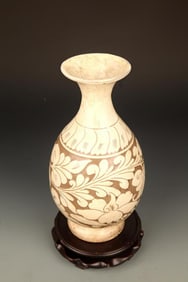 A FINE FLOWER CARVING "CI ZHOU YAO" PORCELAIN BOTTLE