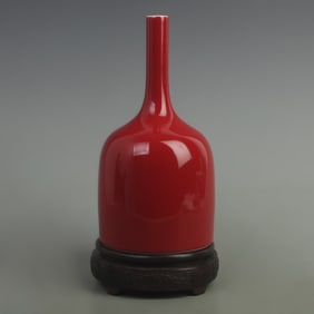 A FINE RED COLOR GLAZED BELL-SHAPED PORCELAIN BOTTLE