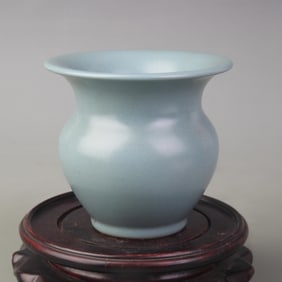 A FINE CELADON COLOR GLAZE TABLE JAR