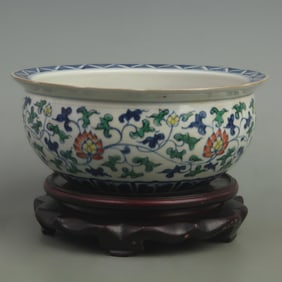 DOUCAI DRAGON PATTERNED TANGLED LOTUS PAINTED PORCELAIN BOWL