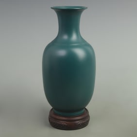 A FINE DARK GREEN COLOR GALZED WINTER MELON STYLE PORCELAIN BOTTLE