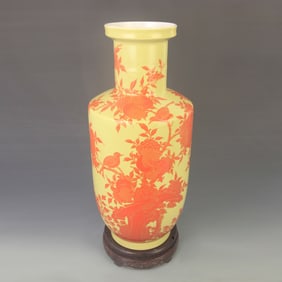 FAMILLE ROSE LARGE VASE WITH FLOWER AND BIRD PATTERNS
