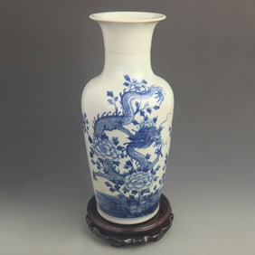 BLUE AND WHITE DRAGON-PATTERN PORCELAIN VASE