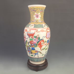 FAMILLE-ROSE FIGURE PATTERN PORCELAIN APPRECIATION VASE