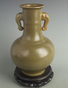 TEA-DUST GLAZED ELEPHANT-EAR PORCELAIN VASE