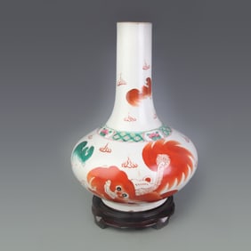 FAMILLE ROSE PLAYING TIGER PATTERN FLAT-BELLY PORCELAIN VASE