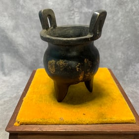 GILDED BRONZE THREE-LEGGED UPRIGHT EAR INCENSE BURNER WITH XUANDE MARK