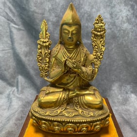 A FINE TIBETAN GILT BRONZE BUDDHA