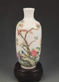 RARE FAMILLE ROSE PEONY AND CHICKEN PATTERN WOODEN CLUB VASE